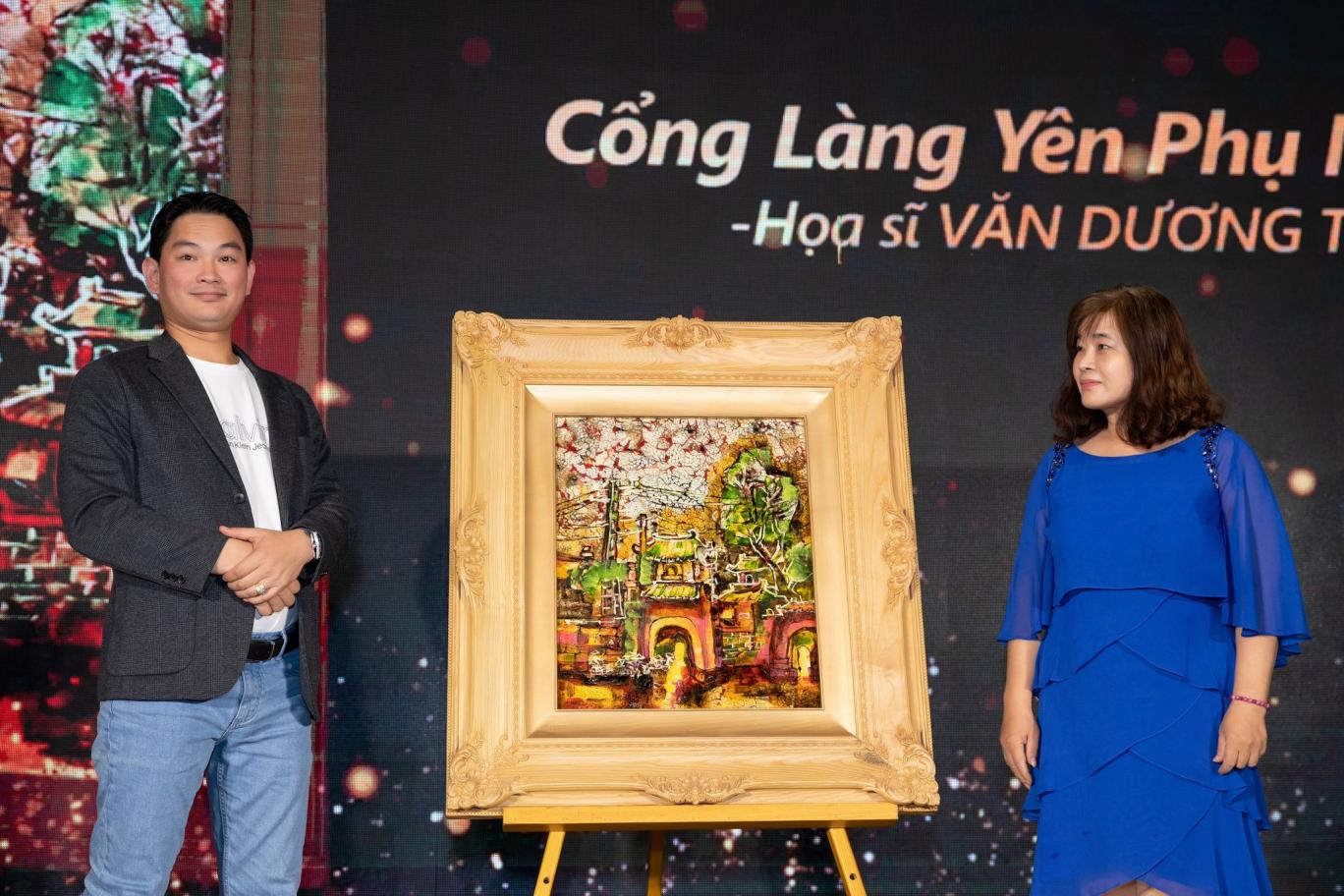 Bức tranh Cổng làng Yên Phụ mùa xuân của họa sĩ Văn Dương Thành